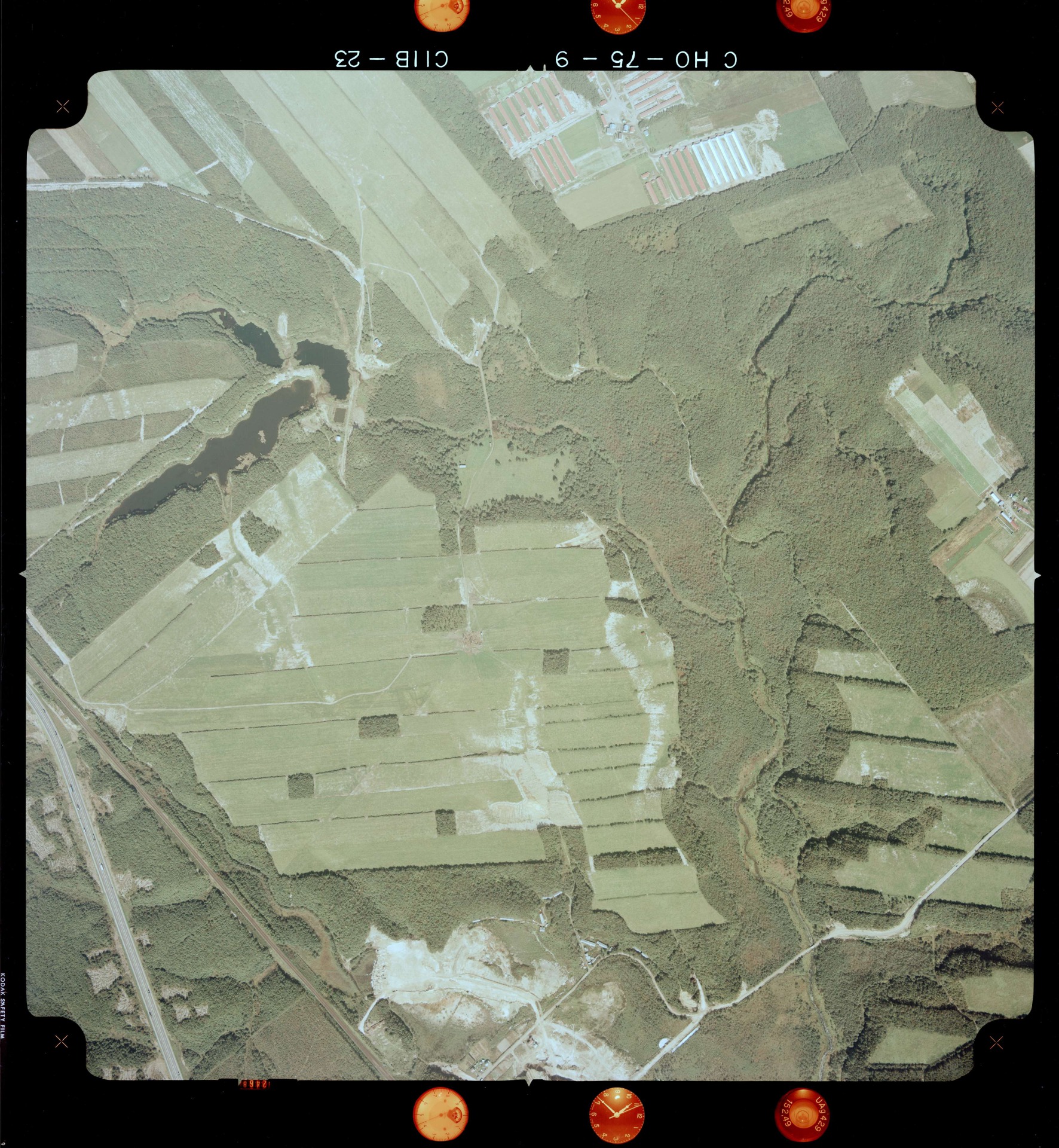 国土地理院 千歳湖（北海道千歳市） 空撮写真 1975年10月1日