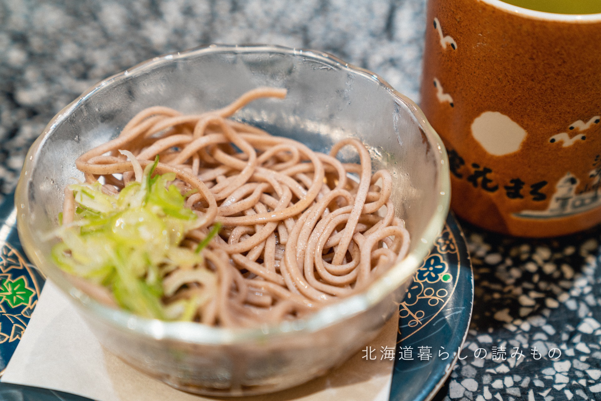 迴轉壽司根室花丸的菜單上的「Small Soba Noodles Bowl / Small Udon Noodles Bowl」
