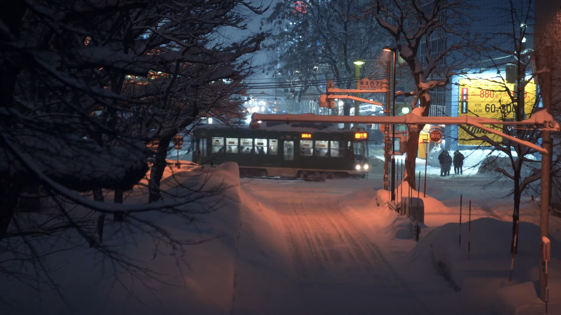 大雪の中を走る札幌市電