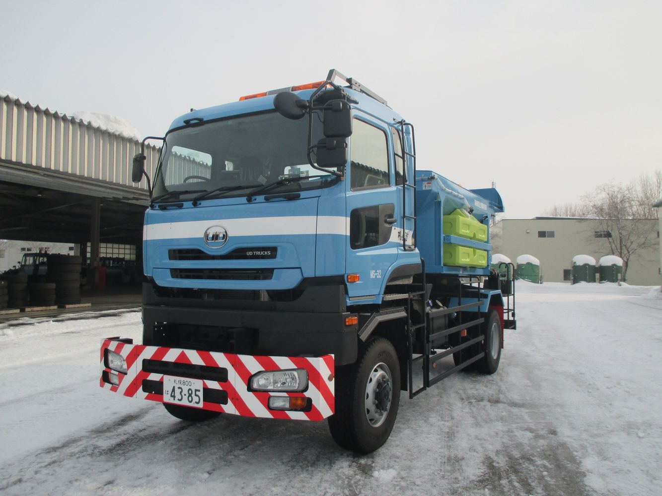 札幌市の除雪機械 凍結防止剤散布車