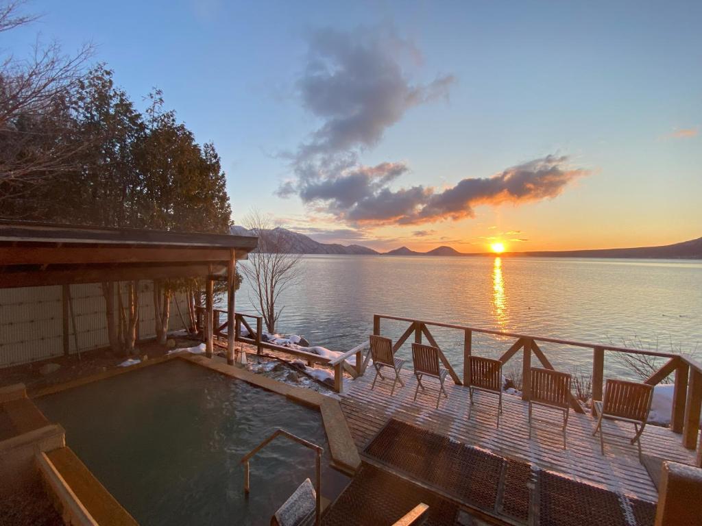 湖畔の宿 支笏湖 丸駒温泉旅館 Sapporo's Secret Onsen Sanctuary Marukoma Onsen Ryokan 画像1