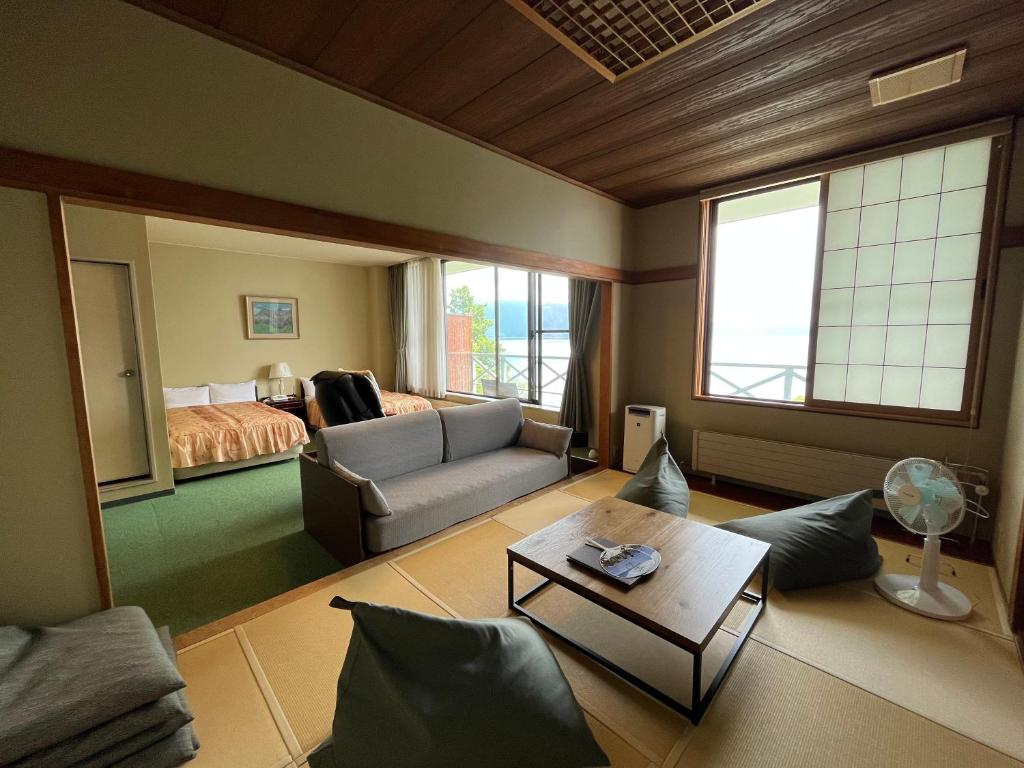 湖畔の宿 支笏湖 丸駒温泉旅館 Sapporo's Secret Onsen Sanctuary Marukoma Onsen Ryokan 画像9